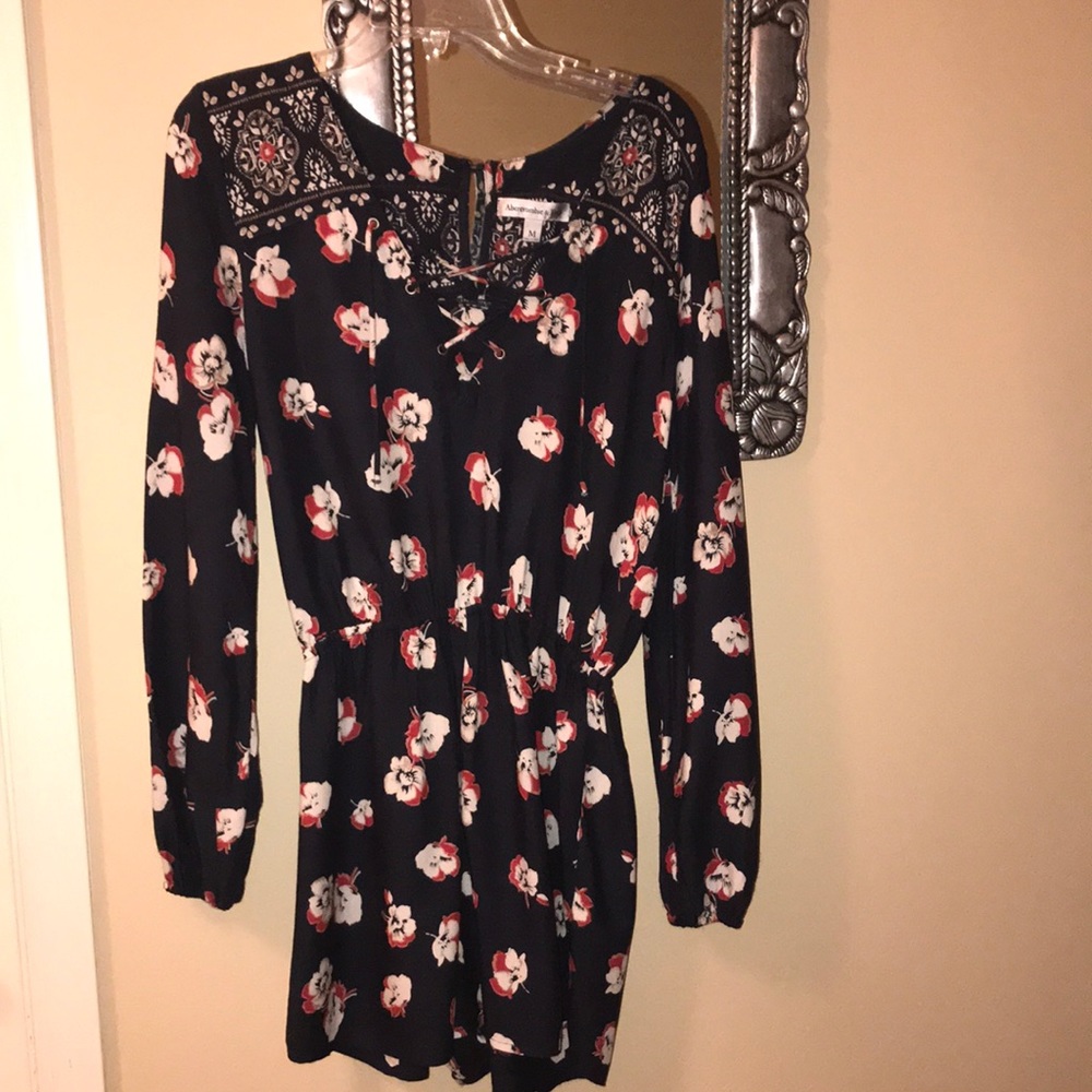 Abercrombie & Fitch Navy Floral Lace-Up Romper M
